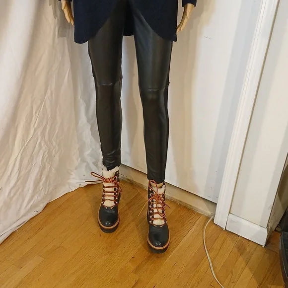 Stunning Marc Fisher Black Leather And 100% Shearling Booties - Picture 10 of 16